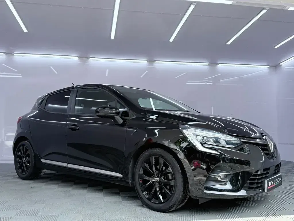 Used Renault Clio Iconic 101 HP (74 kW) 2019 Hatchback