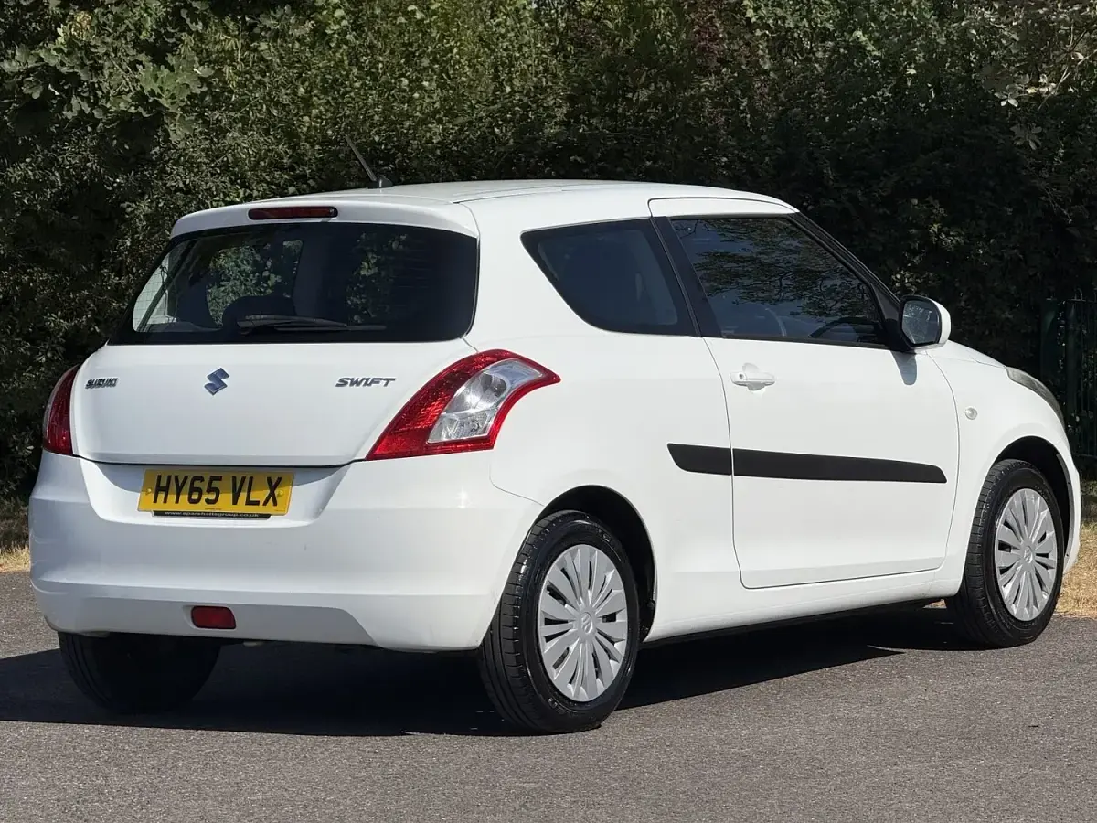 Used Suzuki Swift 2015 White Hatchback