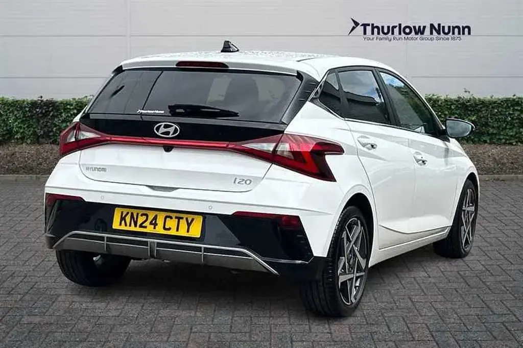 Used Hyundai i20 Ultimate 100 HP (73 kW) 2024 Atlas white Hatchback