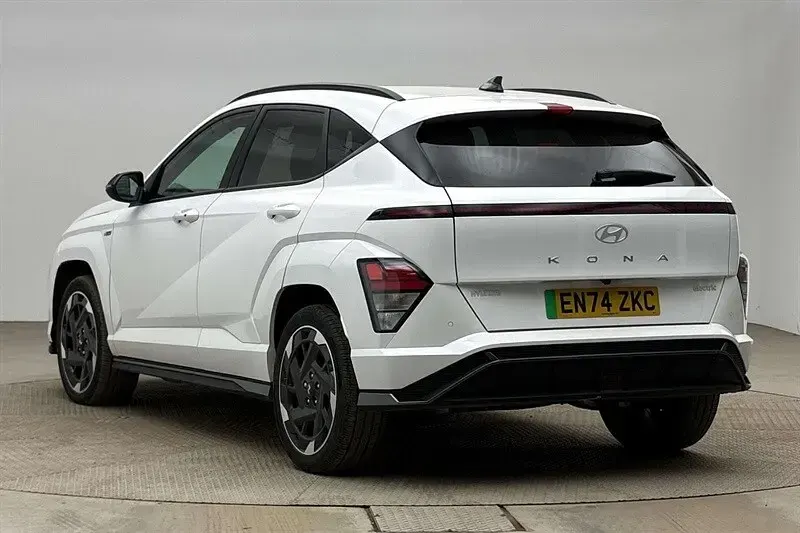 Usado Hyundai Kona N Line 160 kW (218 CV) 2025 Plateado SUV