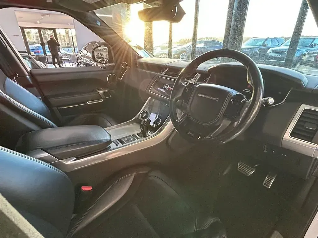 Used Land Rover Range Rover Sport SVR 575 HP (422 kW) 2018 White SUV