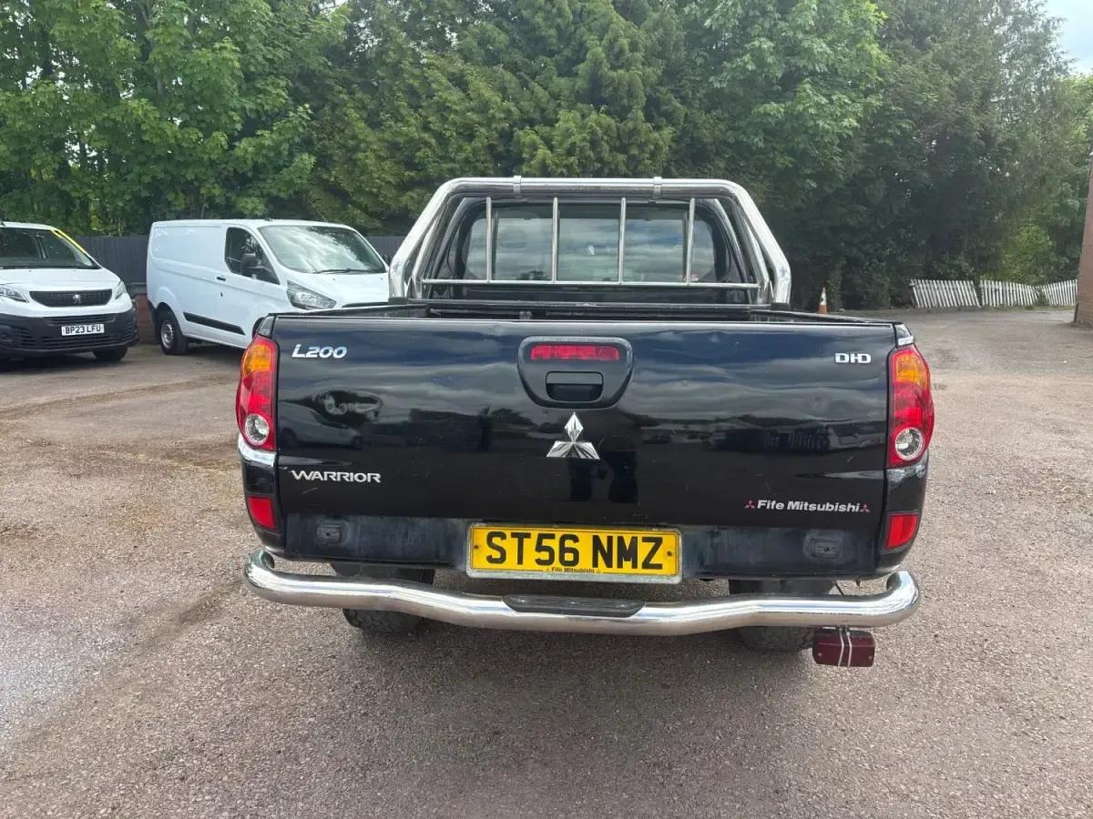 Second-hand Mitsubishi L200 134 CP (98 kW) 2007 Negru Pickup