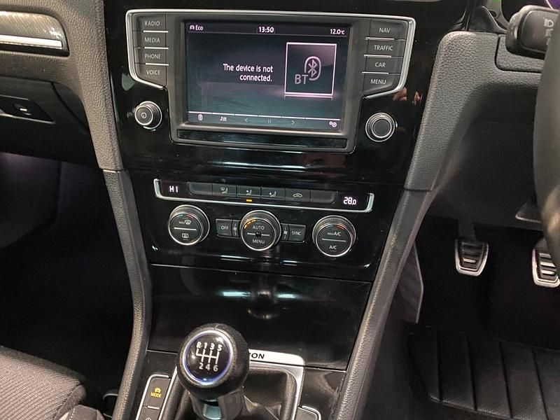 Begagnad VW Golf VII R 2016 Blå Halvkombi