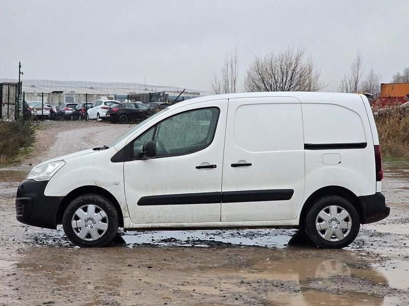 Used Citroën Berlingo 100 HP (73 kW) 2017 White MPV