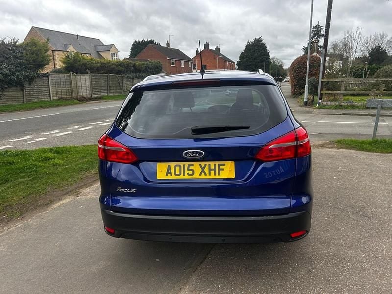 Used Ford Focus Zetec 115 HP (84 kW) 2015 Blue Estate