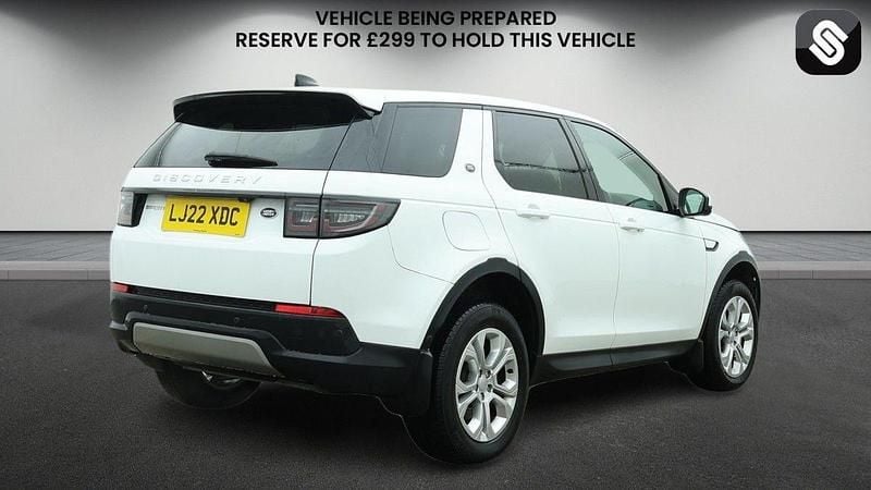 Used Land Rover Discovery 5 S 200 HP (147 kW) 2021 Fuji white SUV