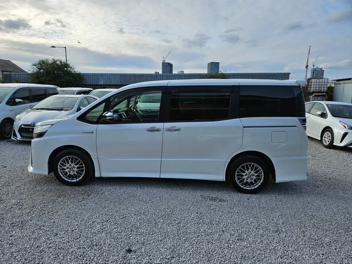 Used Toyota Noah 2018 White MPV
