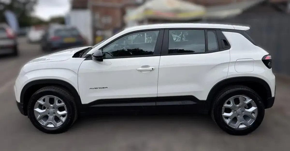 Używany Jeep Avenger Altitude 100 KM (73 kW) 2024 Biały SUV