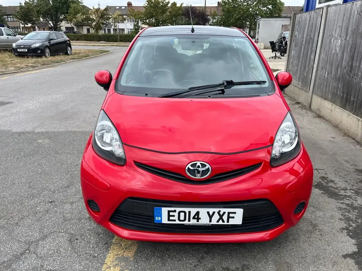 Used Toyota Aygo 68 HP (50 kW) 2014 Multicoloured Hatchback