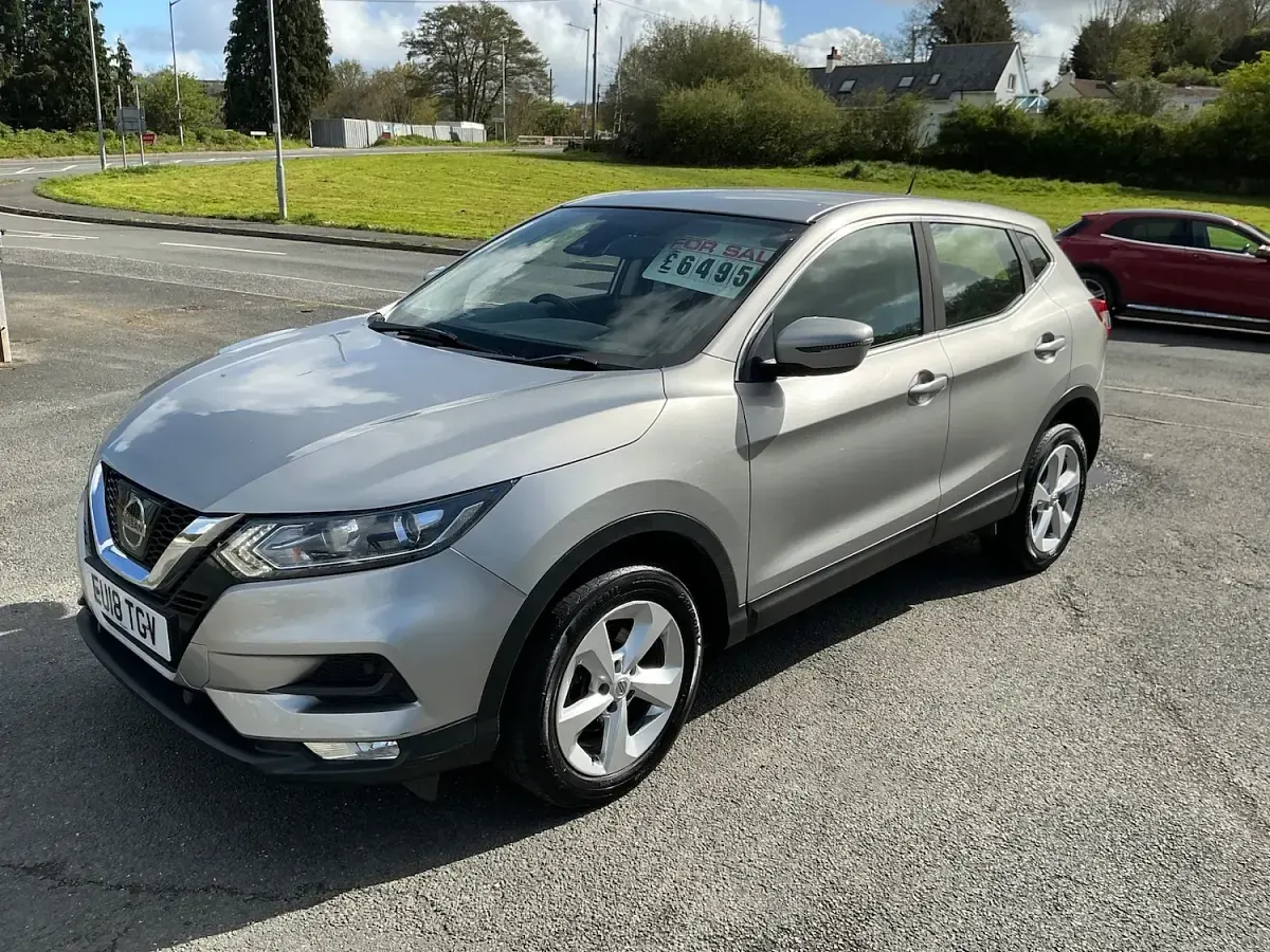 Used Nissan Qashqai Acenta 115 HP (84 kW) 2018 Silver SUV