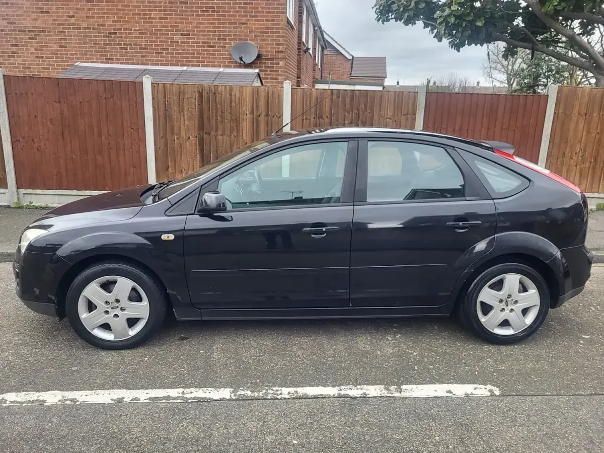 Used Ford Focus Style 100 HP (73 kW) 2007 Black Hatchback