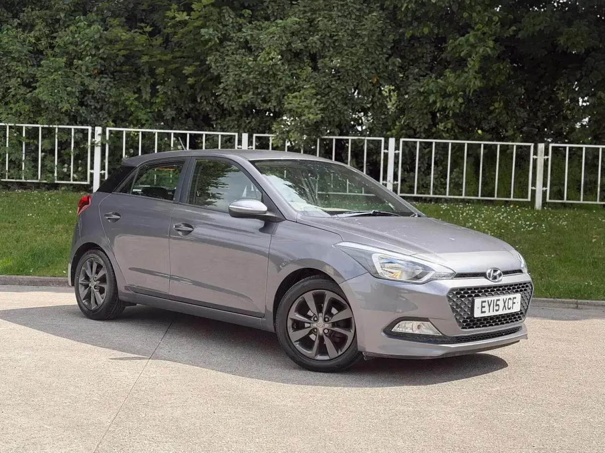 Used Hyundai i20 SE 100 HP (73 kW) 2015 Grey Hatchback