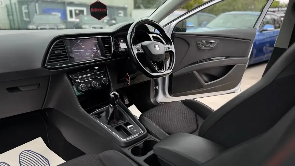 Begagnad Seat Leon FR 184 HK (135 kW) 2018 Silver Halvkombi