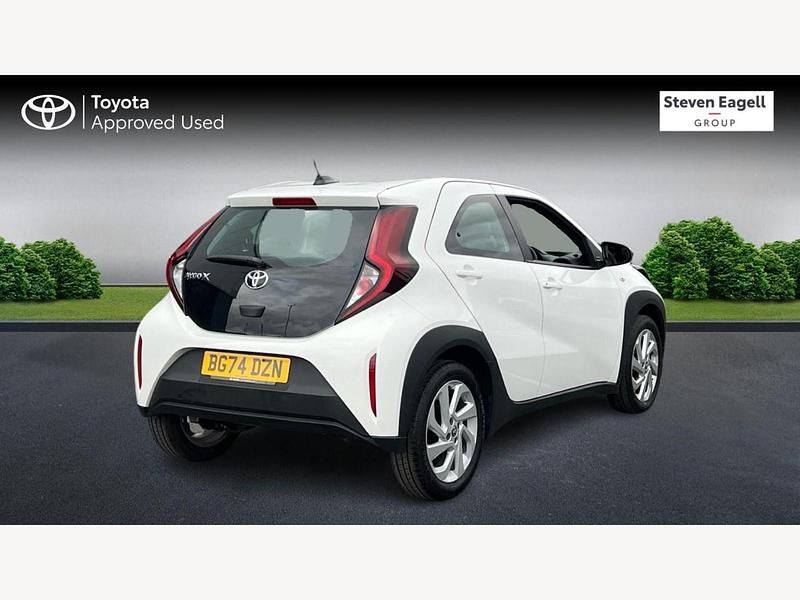 Used Toyota Aygo X PURE 72 HP (52 kW) 2025 White SUV