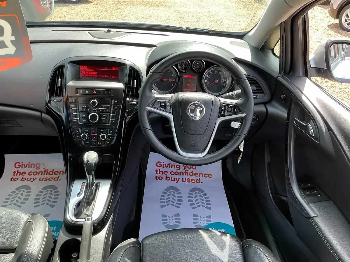 Used Vauxhall Astra Elite 2016 Silver Estate