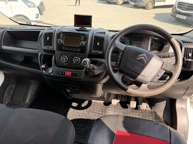Usado Citroën Relay 130 HP (95 kW) 2015 Branco Van