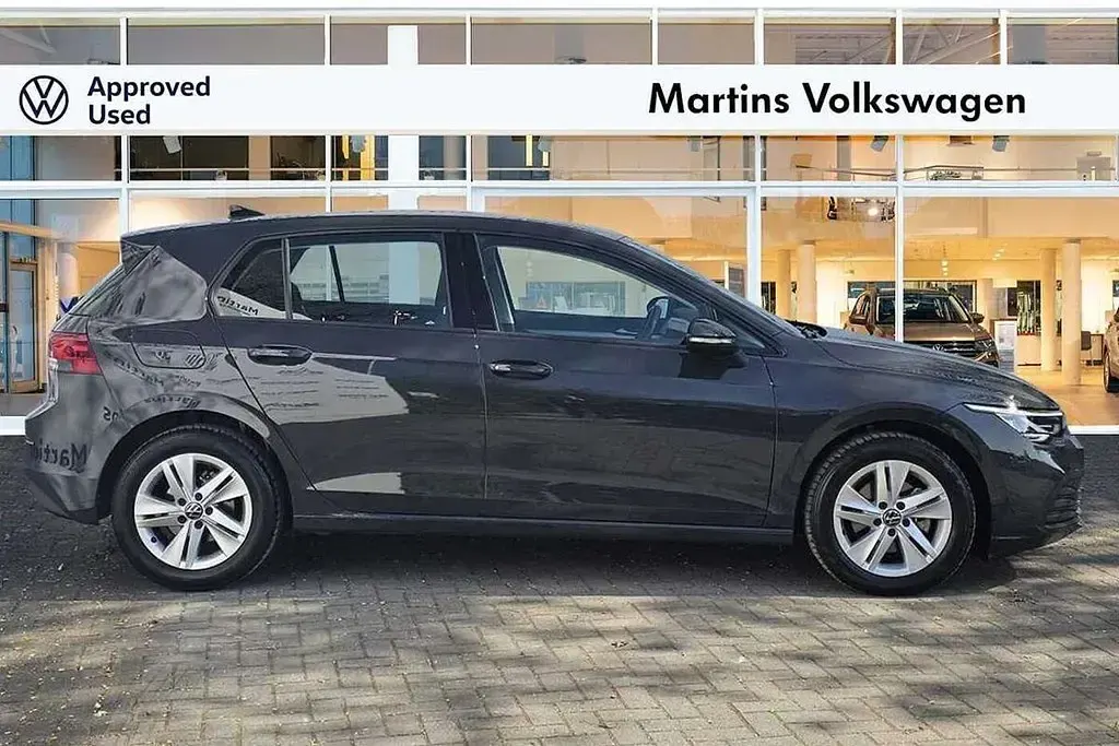 Usado VW Golf VIII Life 130 HP (95 kW) 2024 Cinzento Citadino