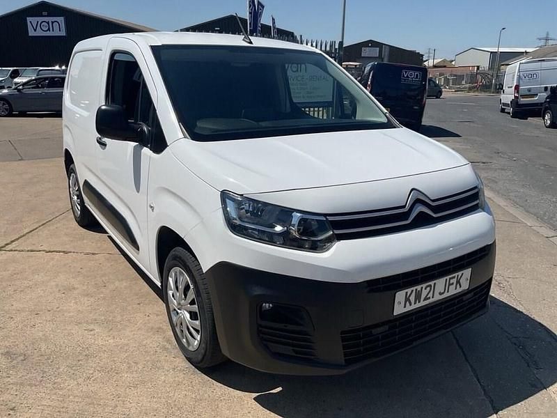 White Used 2021 Citroën Berlingo MPV | £8,495 (Good price) - Image 1/4