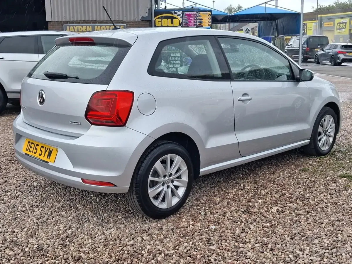 Usado VW Polo SE 2015 Prateado Citadino