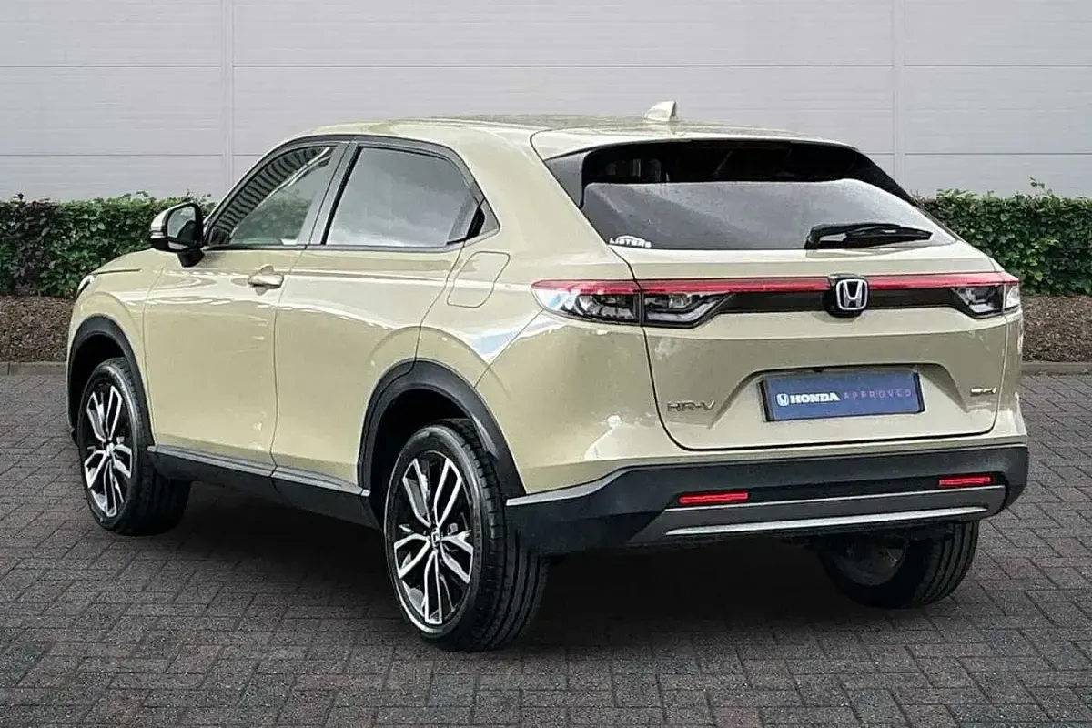 Used Honda HR-V Elegance 131 HP (96 kW) 2023 Sand khaki SUV