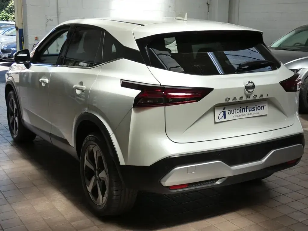 Used Nissan Qashqai N-Connecta 158 HP (116 kW) 2022 White SUV