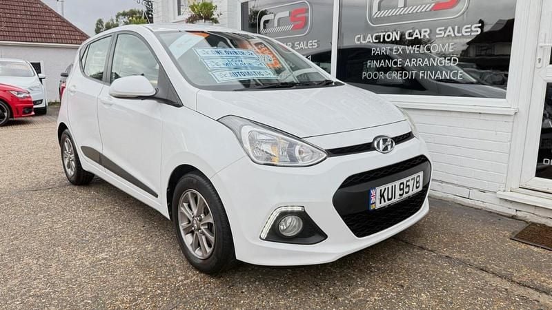 White Used 2015 Hyundai i10 Premium Hatchback | £8,995 - Image 1/4