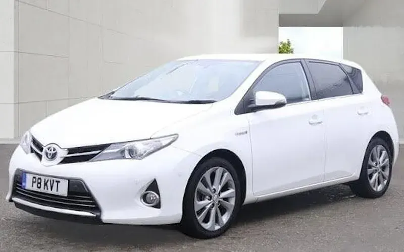 Used Toyota Auris Hybrid 136 HP (100 kW) 2014 Hatchback