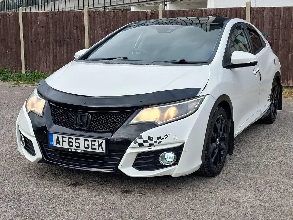 Used Honda Civic SR 142 HP (104 kW) 2015 White Hatchback