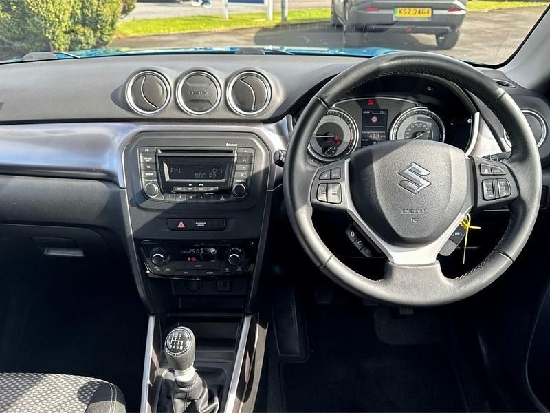 Second-hand Suzuki Vitara SZ4 2021 Albastru SUV
