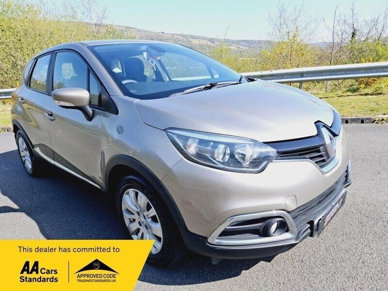 Beige Used 2014 Renault Captur Expression+ SUV | £3,999 (Fair price) - Image 1/4