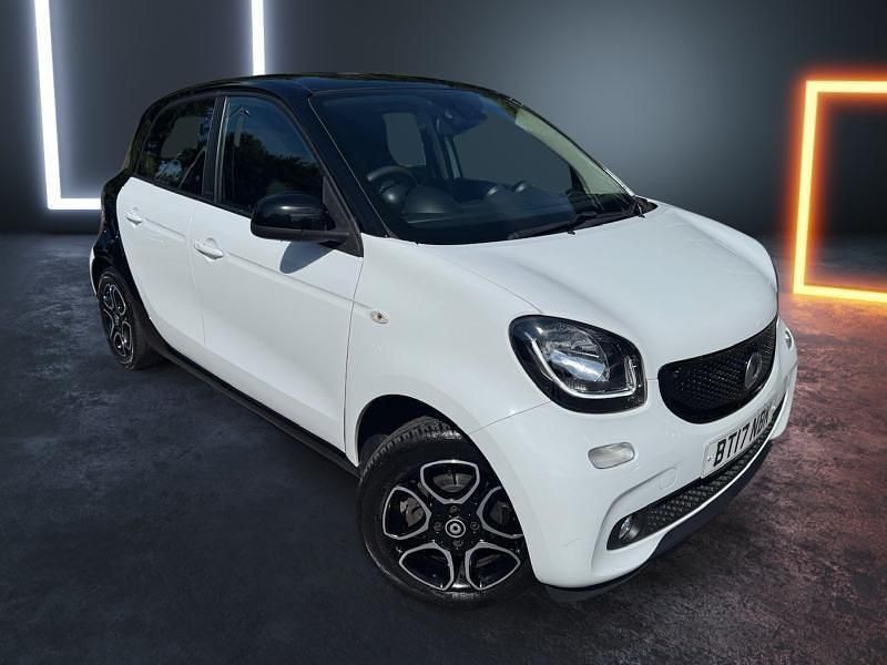 White Used 2017 Smart ForFour Premium Hatchback | £6,400 (A bit pricey) - Image 1/4