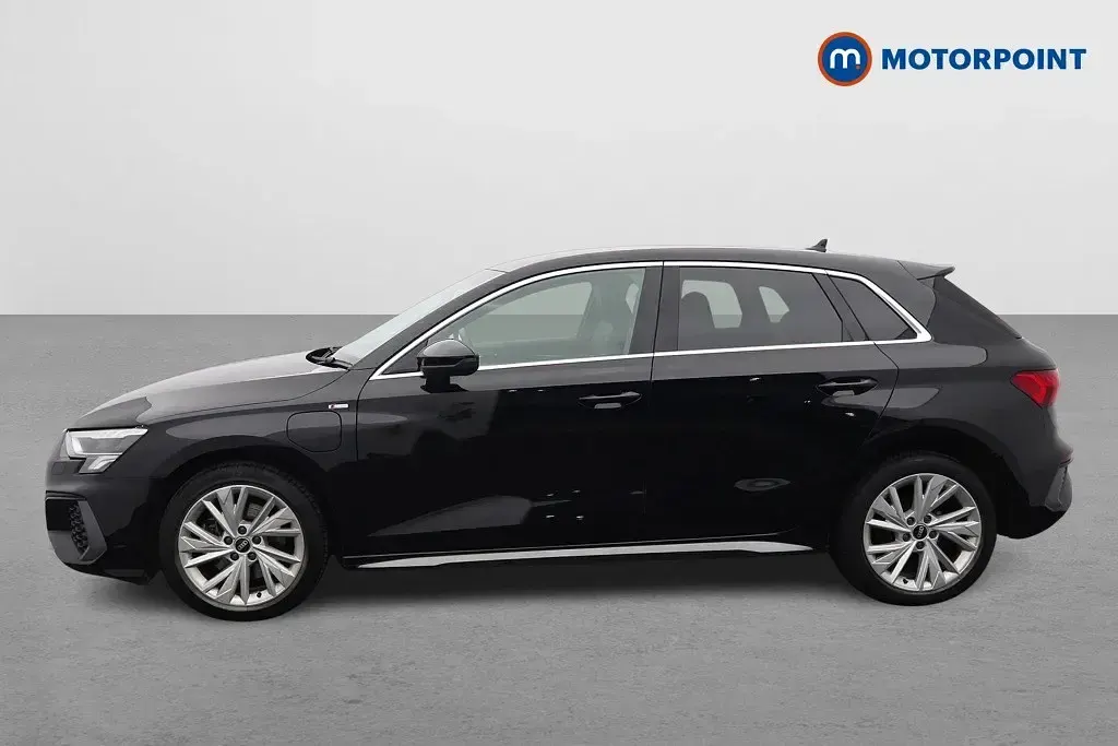 Begagnad Audi A3 e-tron S-Line 2023 Svart Halvkombi