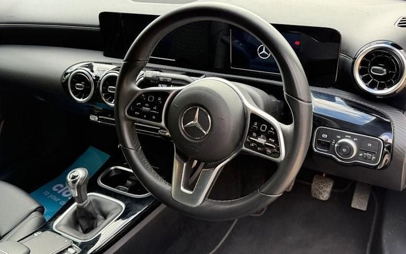 Usado Mercedes A180 SE 136 HP (100 kW) 2020 Prateado Citadino