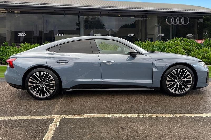New Audi e-tron GT quattro Comfort 434 kW (591 HP) 2025 Grey Sedan