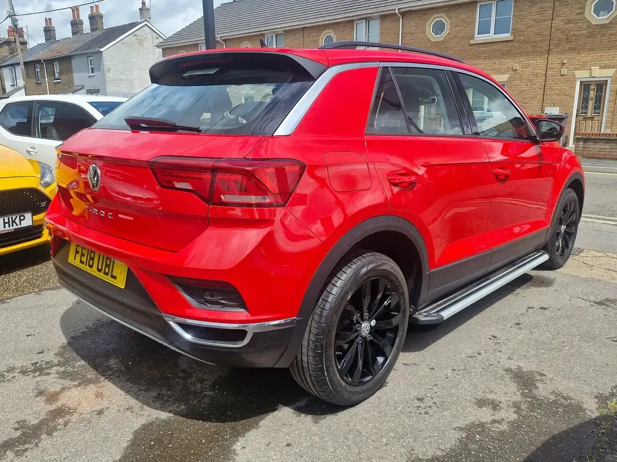 Used VW T-Roc SE 115 HP (84 kW) 2018 Red SUV