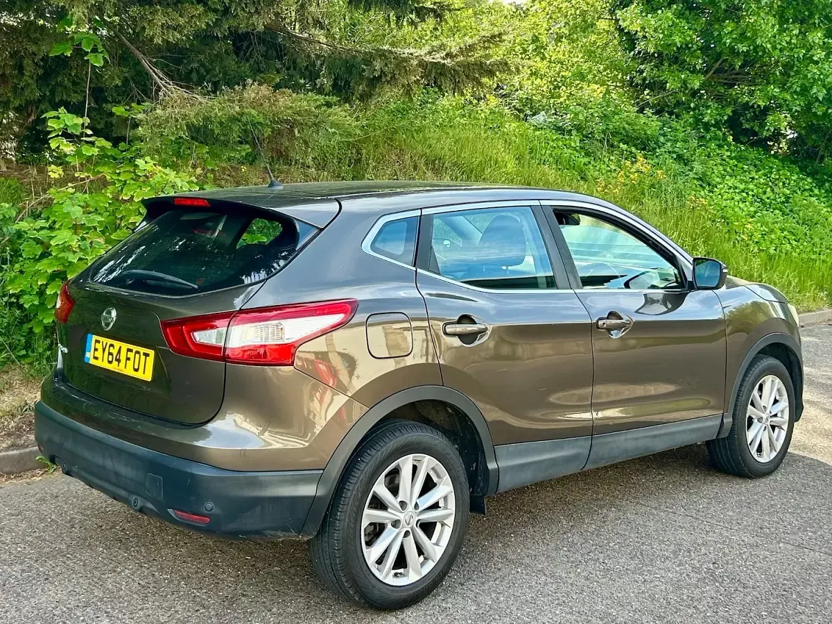 Gebraucht Nissan Qashqai Acenta 115 PS (84 kW) 2014 Beige SUV