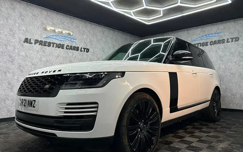 Used Land Rover Range Rover 300 HP (220 kW) 2021 SUV