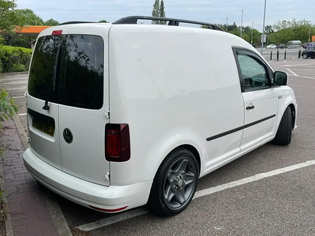 Usado VW Caddy Startline 75 CV (55 kW) 2016 Blanco Monovolumen
