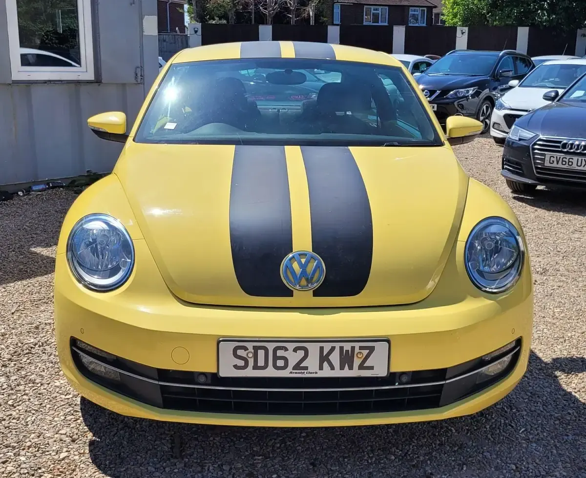 Used VW Beetle Design 150 HP (110 kW) 2012 Yellow Hatchback