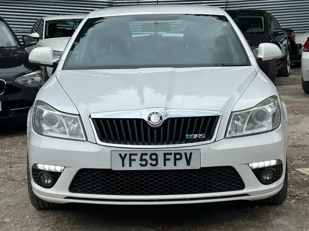 Used Skoda Octavia vRS 200 HP (147 kW) 2009 White Hatchback