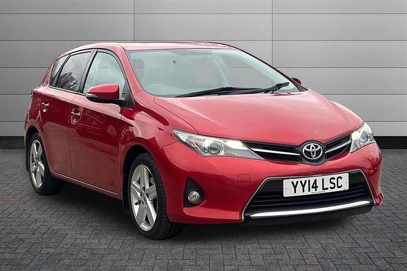 Used Toyota Auris Sport 132 HP (97 kW) 2014 Vermillion red Hatchback