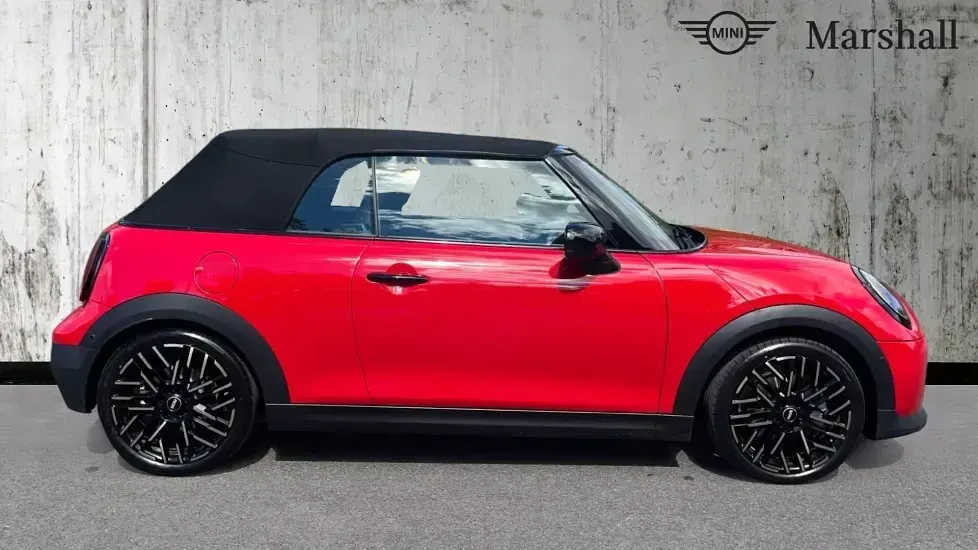 Used Mini Cooper Exclusive 147 kW (201 HP) 2025 Chili red ii Hatchback