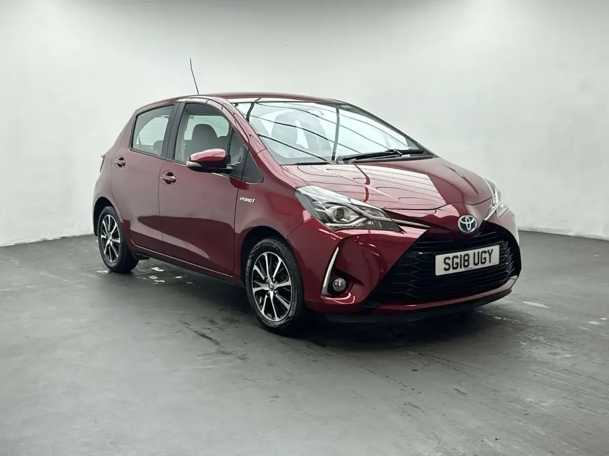 Used Toyota Yaris 100 HP (73 kW) 2018 Red Hatchback