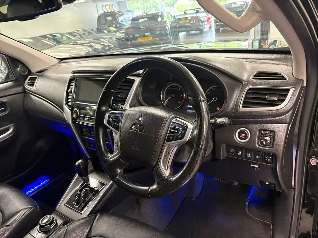Used Mitsubishi L200 150 HP (110 kW) 2021 Black Pickup