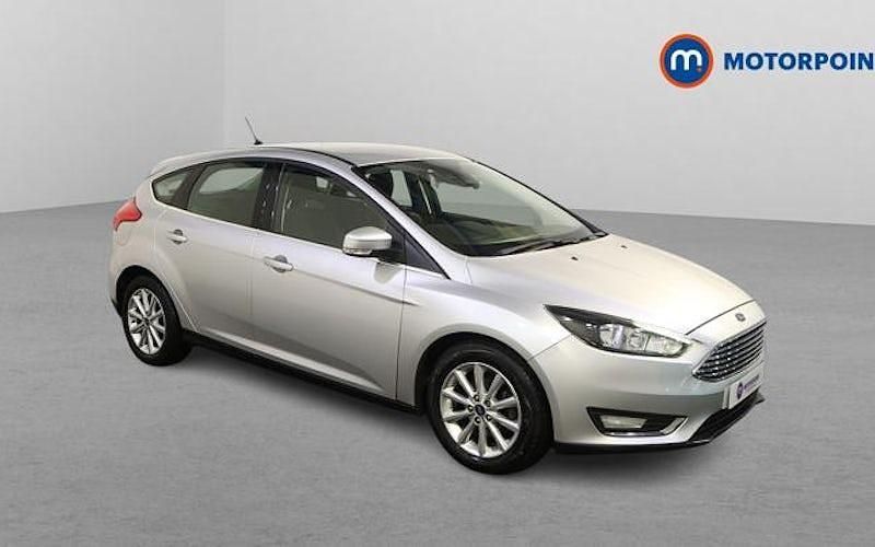 Used Ford Focus Titanium 125 HP (91 kW) 2017 Silver Hatchback