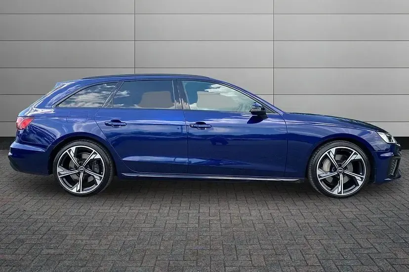 Used Audi A4 Black Edition 265 HP (194 kW) 2022 Blue Estate