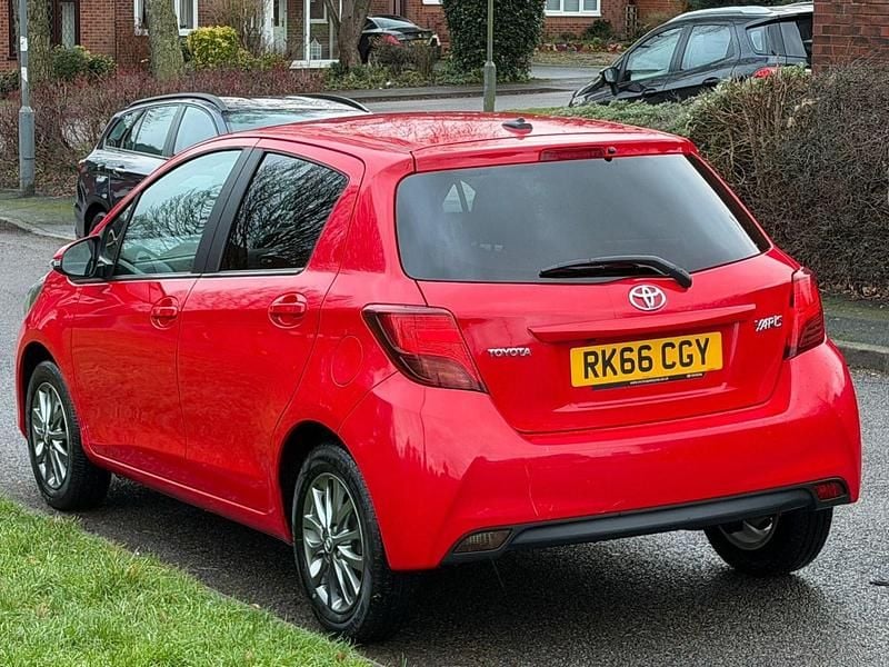 Usado Toyota Yaris 2016 Vermelho Citadino