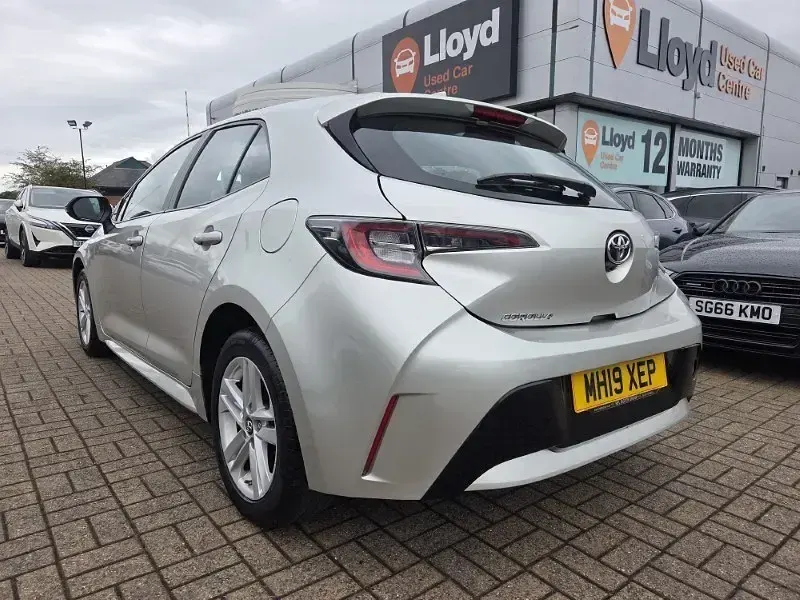 Used Toyota Corolla 116 HP (85 kW) 2019 Silver Hatchback
