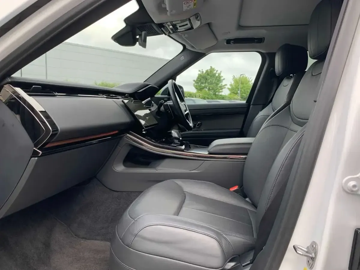 Second-hand Land Rover Range Rover Sport SE 300 CP (220 kW) 2023 Alb SUV