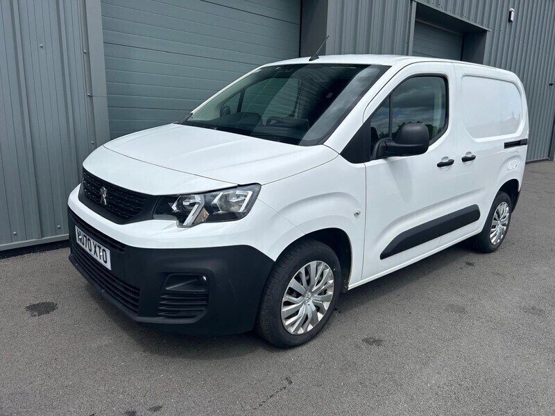 White Used 2020 Peugeot Partner MPV | £6,995 (Good price) - Image 1/4